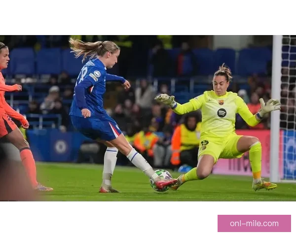 切尔西女足凭借净胜球优势惊险夺得英超连冠艾玛海耶斯告别战役完美谢幕