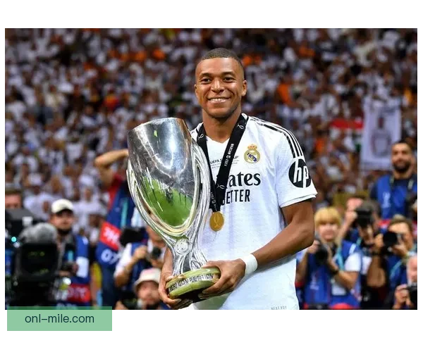 卢克曼欧联杯决赛上演历史性帽子戏法助球队捧杯成就传奇