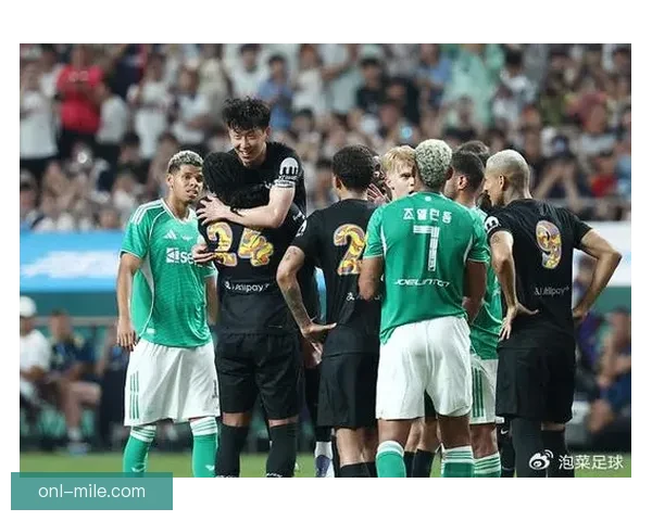 孙兴慜携手韩国明星球员在首尔举行亚洲最大足球友谊赛精彩亮相