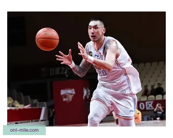 楚阿梅尼客串中卫表现稳健助力球队防守体系稳定